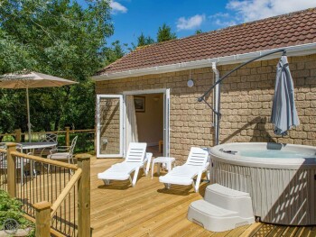 2 Luckington Stables