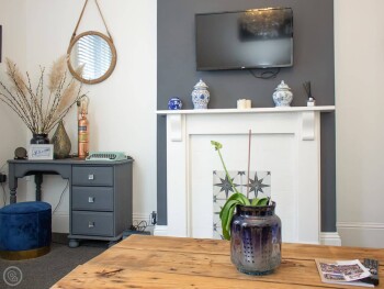 Apartment 2 - Gullwing House