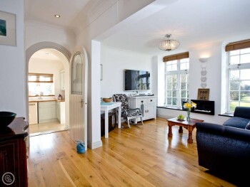 Apartment 2 - Rosewarne Manor