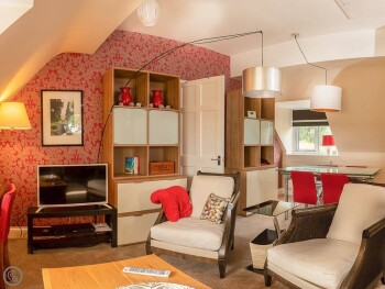 Apartment Hole 18 3/4