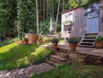 Cwm Dwr Bluebell Hut