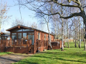 Felmoor Holiday Park -  Two Hoots Lodge