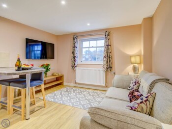 Four In A Row Holiday Apartments - Apartment 4