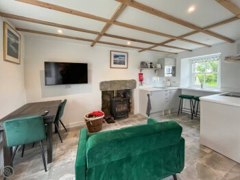 Landberrick Farm Bothy 1