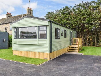 Leylandii Holiday Home