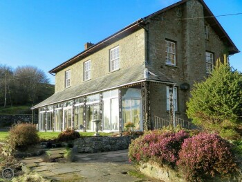 Llansantffraed House