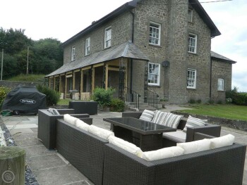 Llansantffraed House