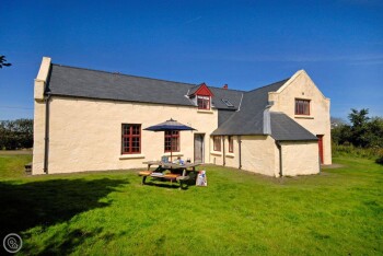 Llysgennydd (Kenneths Court)