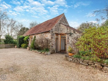 Midsummer Cottage Retreat