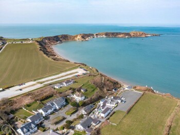 Min Y Traeth (By The Beach)