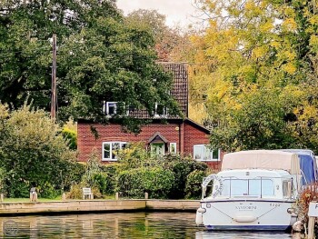 Norfolk Broads And Coast, Malthouse Cottage