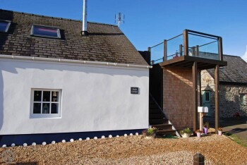 Nyth Cariad (Love Nest)