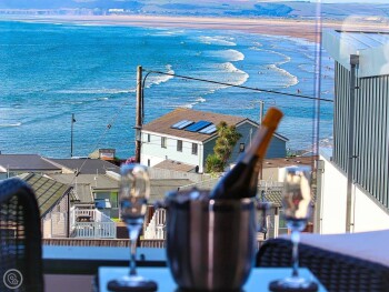 Ocean Escape, Roslyn Gardens