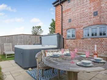 Old Highwood - Piggy In The Middle