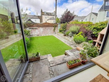 Pierside Coastal Retreat