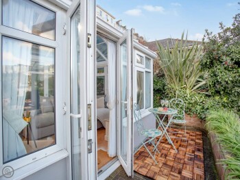 Rock House Apartment