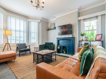 Scarborough Stays - Garfield