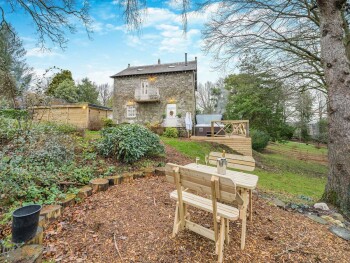 The B Hive At Buckstone House