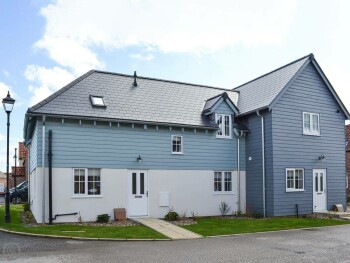 The Bay - Aubergine Cottage