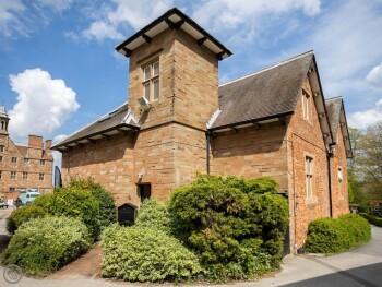 The Coach House Apartment