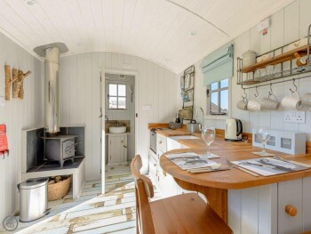 The Hut At Hole Farm