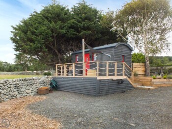 Ty'r Bugail Shepherds Hut