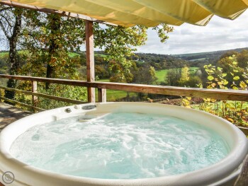 Wampford Woodland Retreat - Kings Cabin