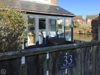 Water's Edge Holiday Home