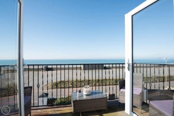 Waves At Ocean House