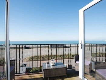 Waves At Ocean House